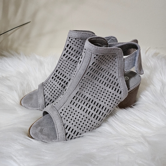 🩶 Peep Toe Sandals 🩶 - Picture 2 of 7